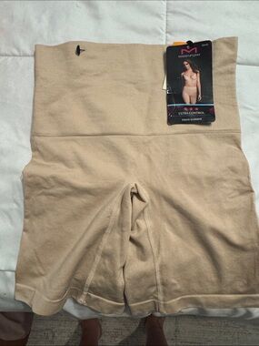 Maidenform Beige High-Waist Shaping Short